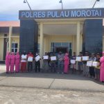 Bhayangkari Cabang Pulau Morotai Memberikan Bantuan Sosial Kepada Buru Bagasi